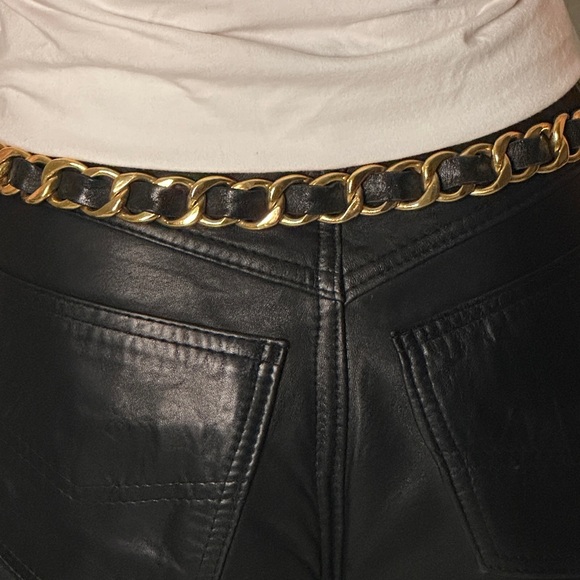 Chanel Belt - ICONIC Vintage Black Leather and Gold Chain - Picture 5 of 8